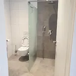 Mit Kueche, 2 Einzelbetten, Dusche, Parkplatz, Schnellem Internet, Ada3 *
