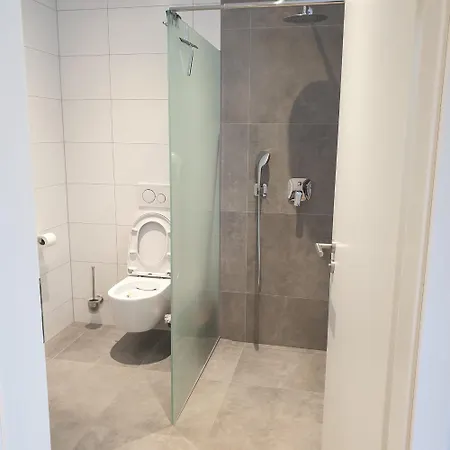 Mit Kueche, 2 Einzelbetten, Dusche, Parkplatz, Schnellem Internet, Ada3 *