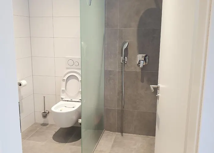 Mit Kueche, 2 Einzelbetten, Dusche, Parkplatz, Schnellem Internet, Ada3 *
