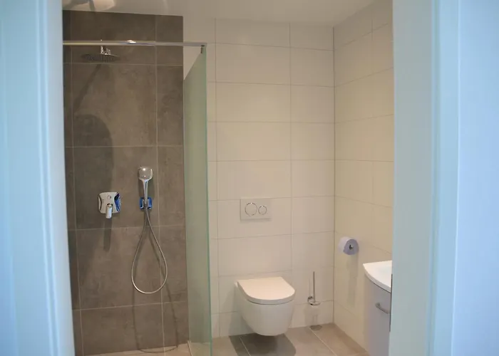 Mit Kueche, 2 Einzelbetten, Dusche, Parkplatz, Schnellem Internet, Ada3 *